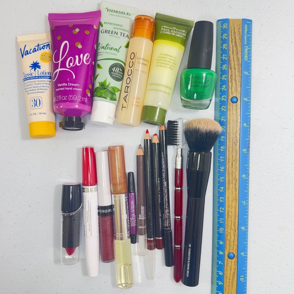17* Assorted Makeup Lot Lipstick gross Liner lotion cream Brush Nail Polish
